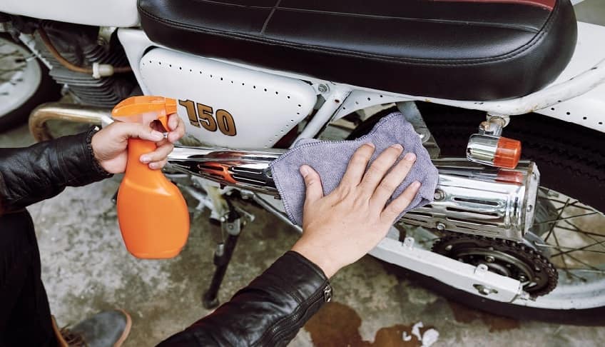 How To Clean Motorcycle Helmet / How to Clean Your Motorcycle Helmet - autoevolution : Ensure
