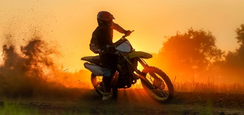 Silhouette motocross speed in track - Featured Image
